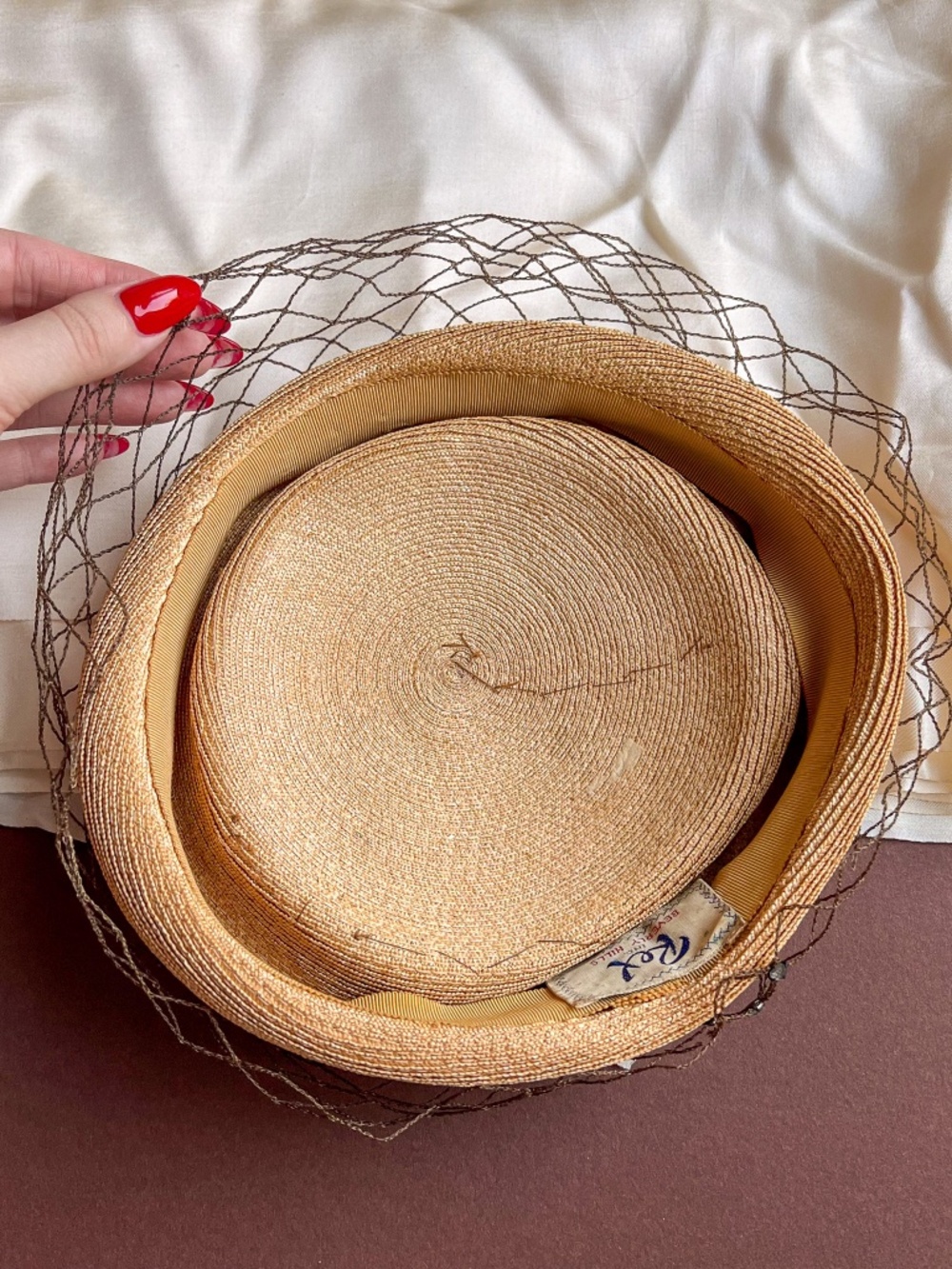 Vintage 1940s Straw Hat With Rhinestones and Brown Netting - Picture 8 of 9